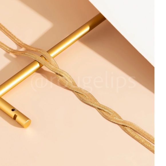 Yellow Gold Tone Y Twisted Shape Necklace - Picture 3 of 7